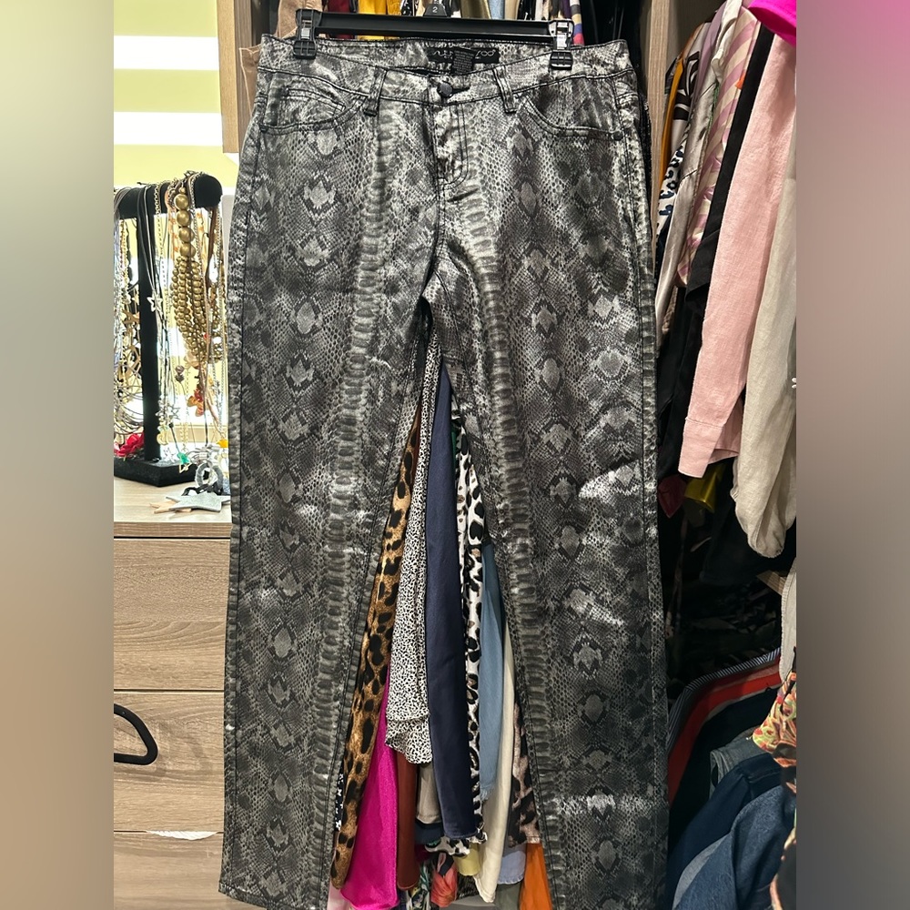 Metallic snakeskin print, Like new !